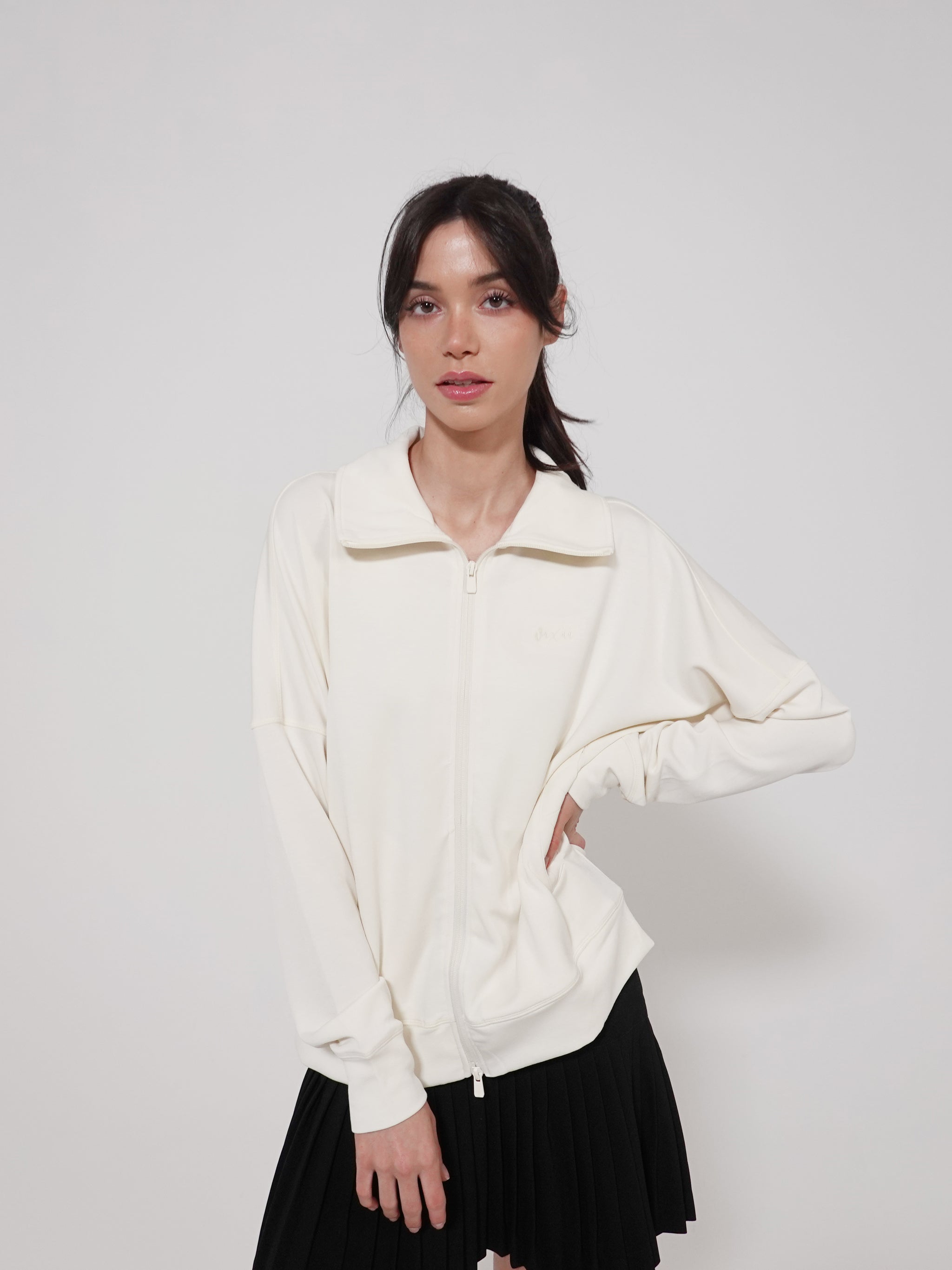 【さき】bibiy/LYA TAILORED JACKET（White） さき】bibiy/LYA TAILORED JACKET（White） Linen Crest Button